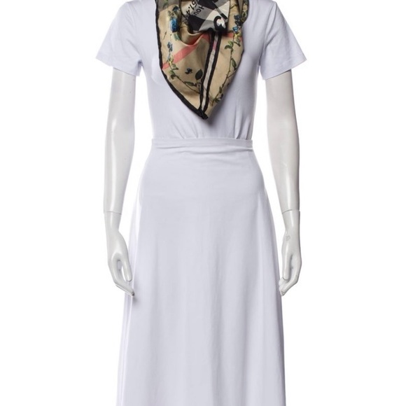 Limited edition Burberry scarf NWOT…beautiful ❤️❤️❤️ - Picture 8 of 16